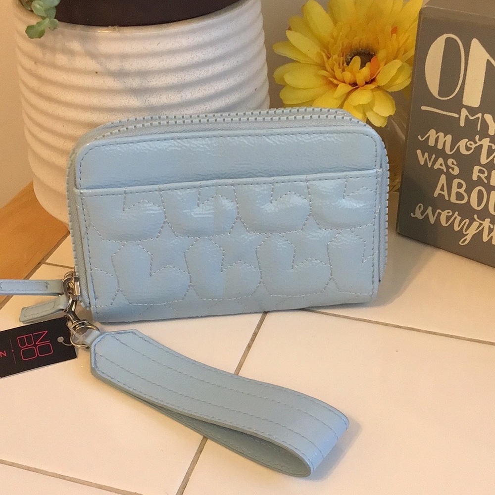 ‘No Boundaries’ Baby Blue Wallet/Wristlet NWT - Picture 2 of 8